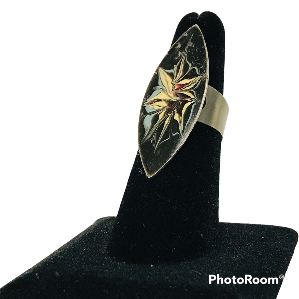Expandable Fairy Fantasy Ring Silvertone Enameled Diamond Shape